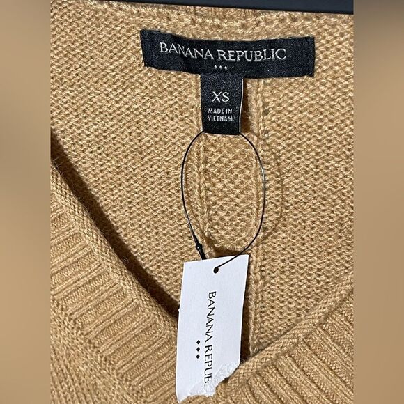 Banana Republic Tan V-Neck Sweater - Picture 3 of 6